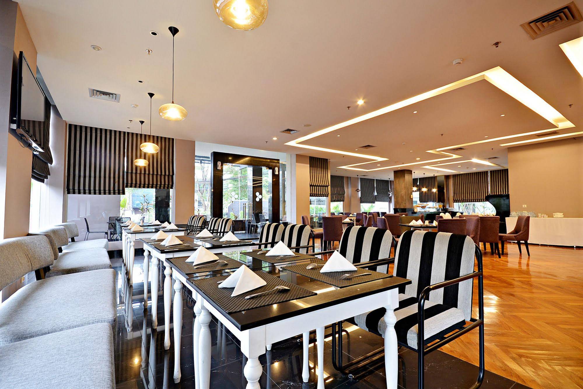 ZEN Rooms Mampang Tendean