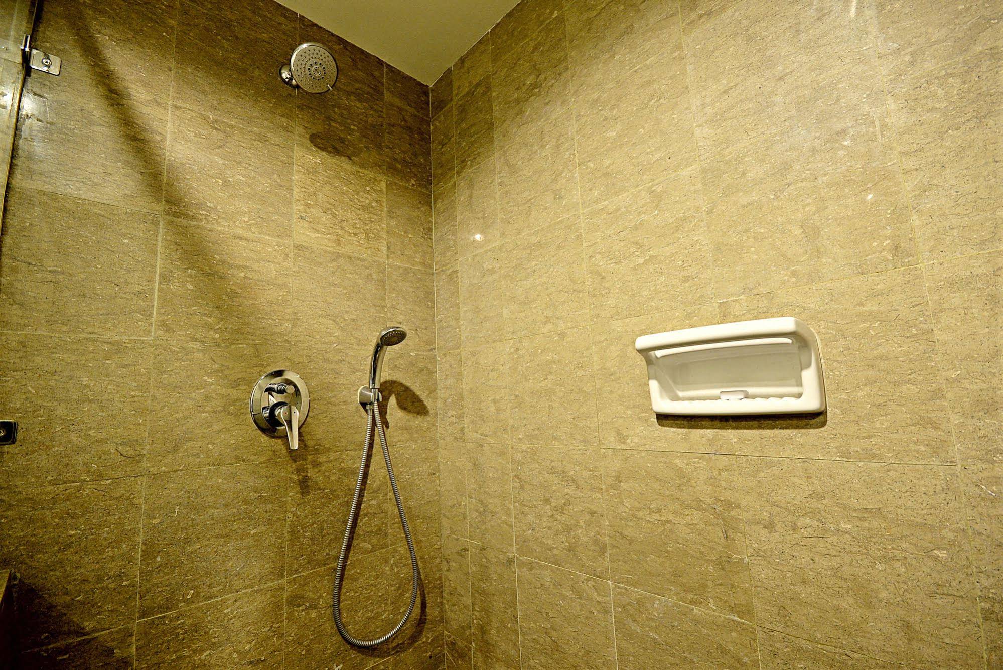 ZEN Rooms Mampang Tendean