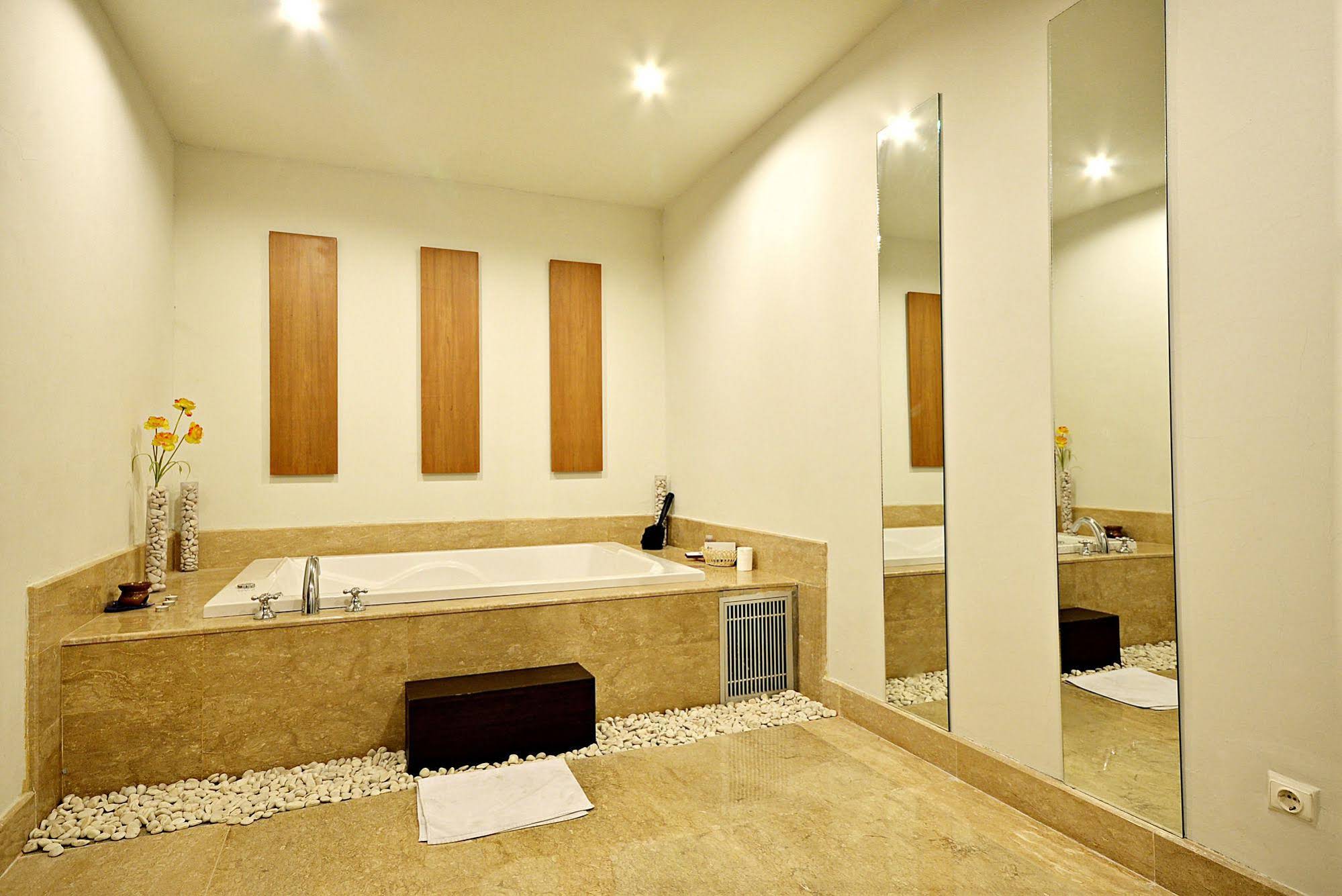 ZEN Rooms Mampang Tendean