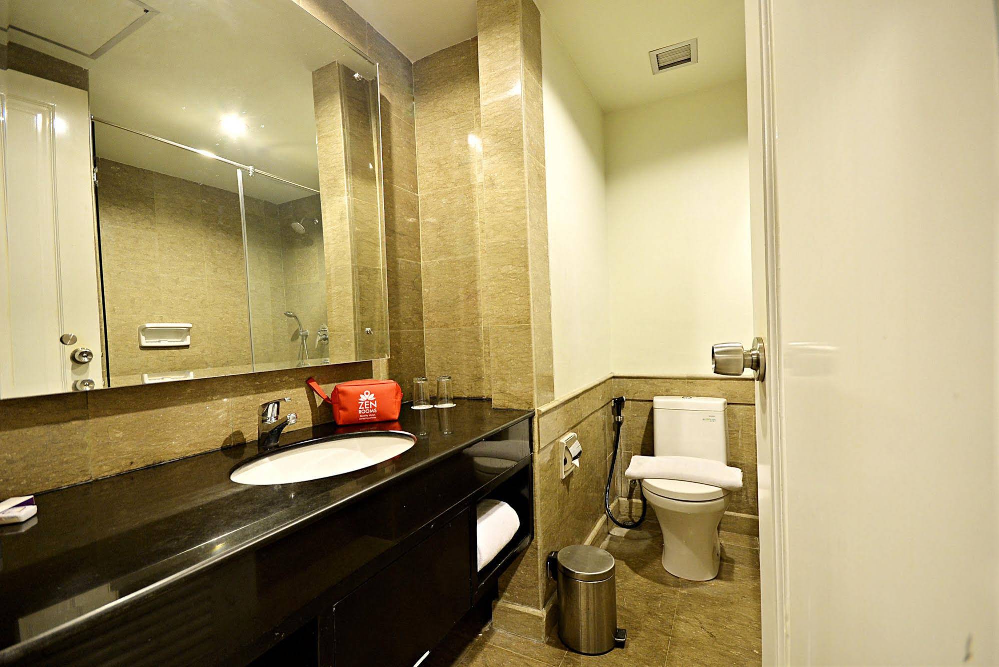 ZEN Rooms Mampang Tendean