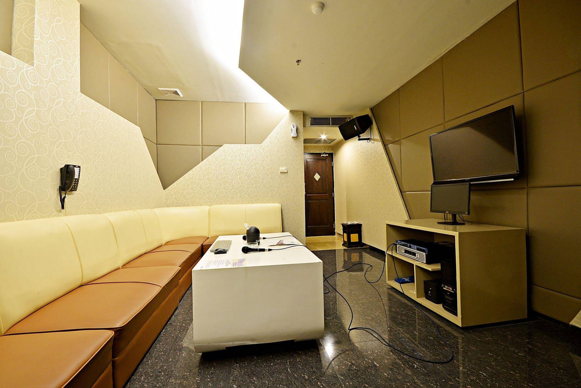 ZEN Rooms Mampang Tendean