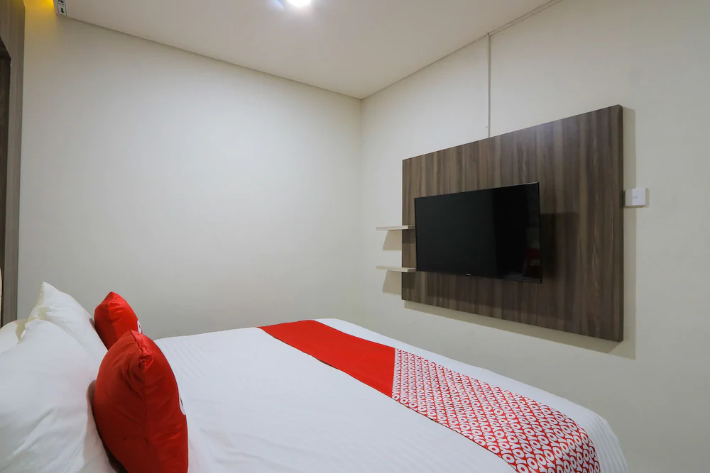 Albani's Family Residence by OYO Rooms