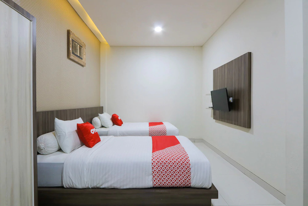 Albani's Family Residence by OYO Rooms