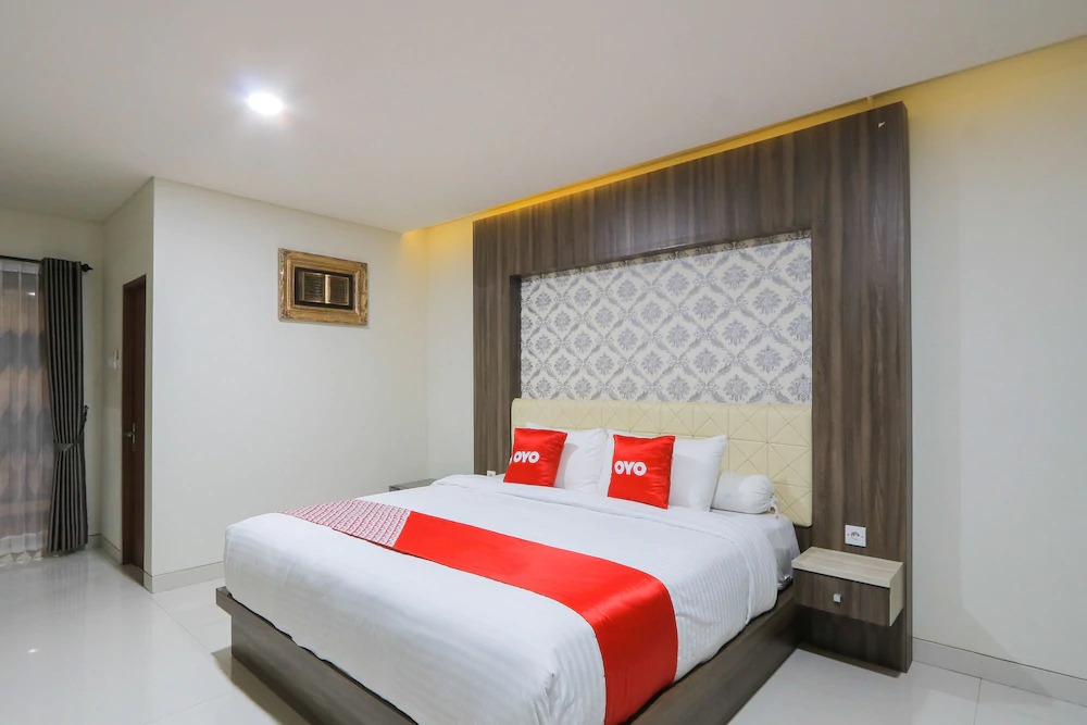 Albani's Family Residence by OYO Rooms