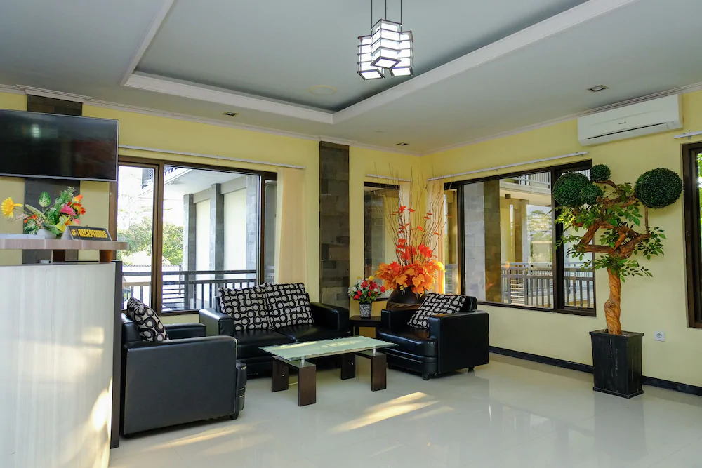 Green Hill Hotel And Convention Center by OYO Rooms