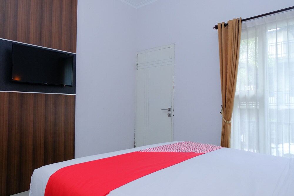 Green Hill Hotel And Convention Center by OYO Rooms