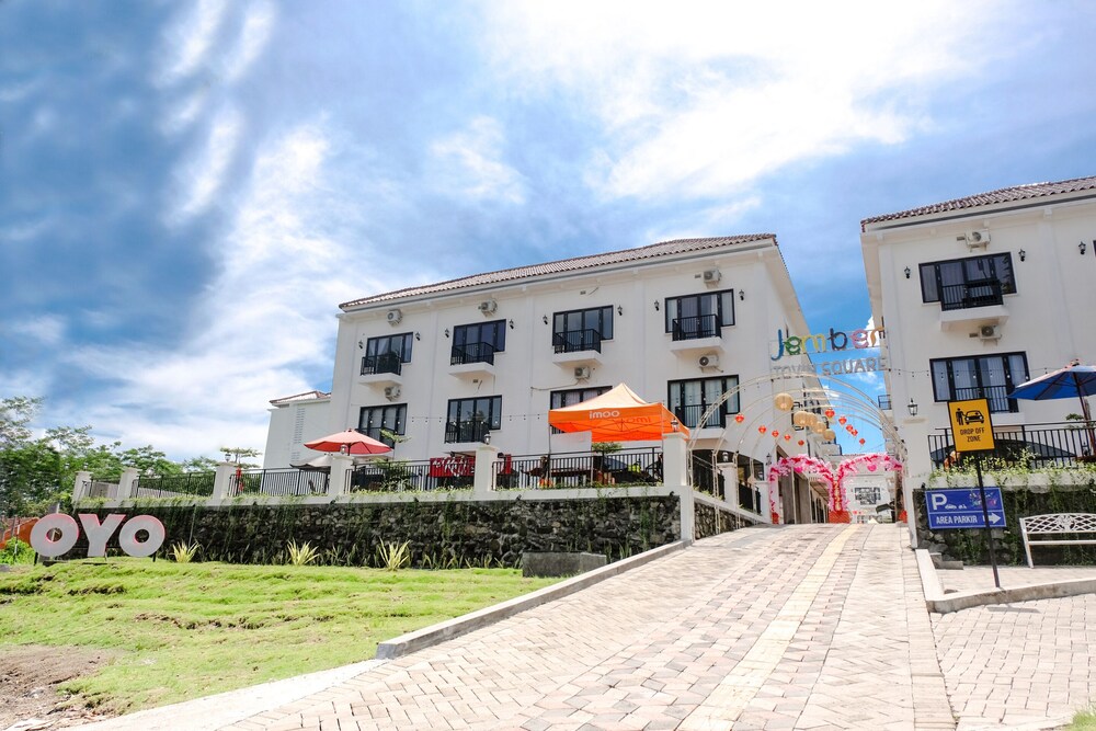 Jember Town Square Residence by OYO Rooms