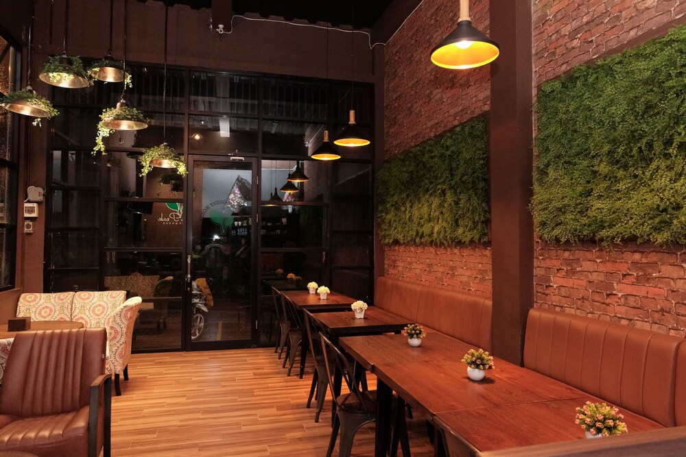 The Peak Guest House Syariah by OYO Rooms