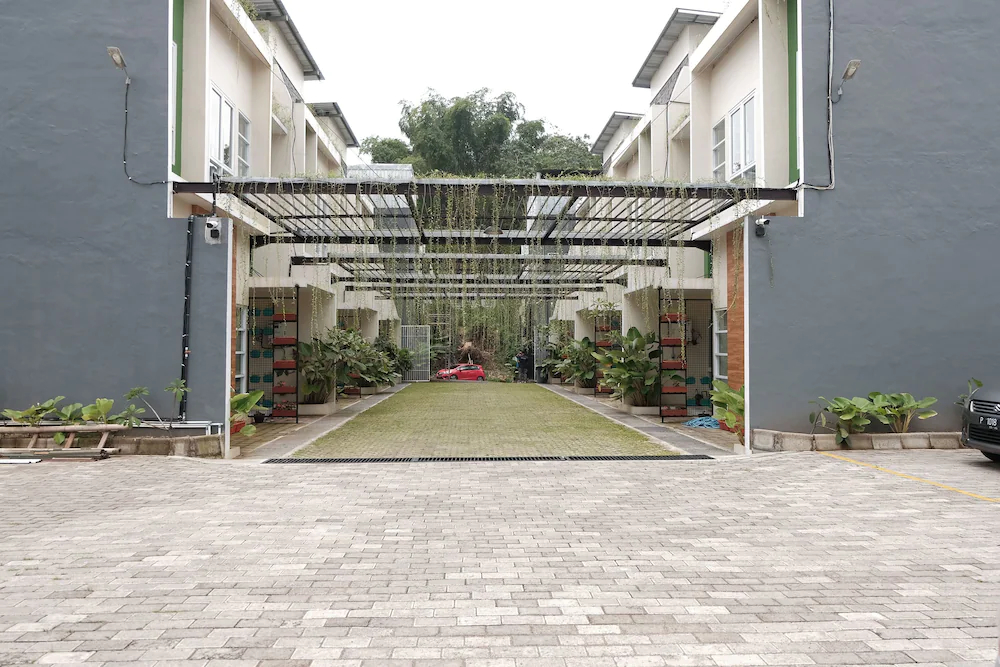 The Peak Guest House Syariah by OYO Rooms