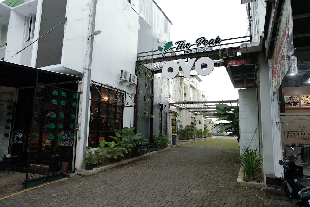 The Peak Guest House Syariah by OYO Rooms