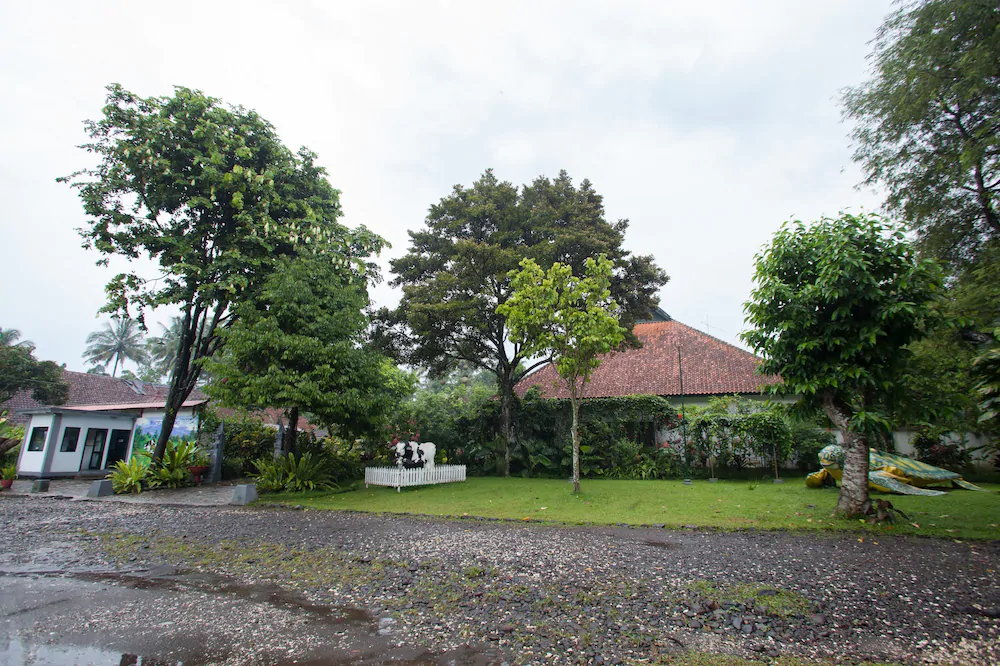 RedDoorz Plus Near Kalibaru Station