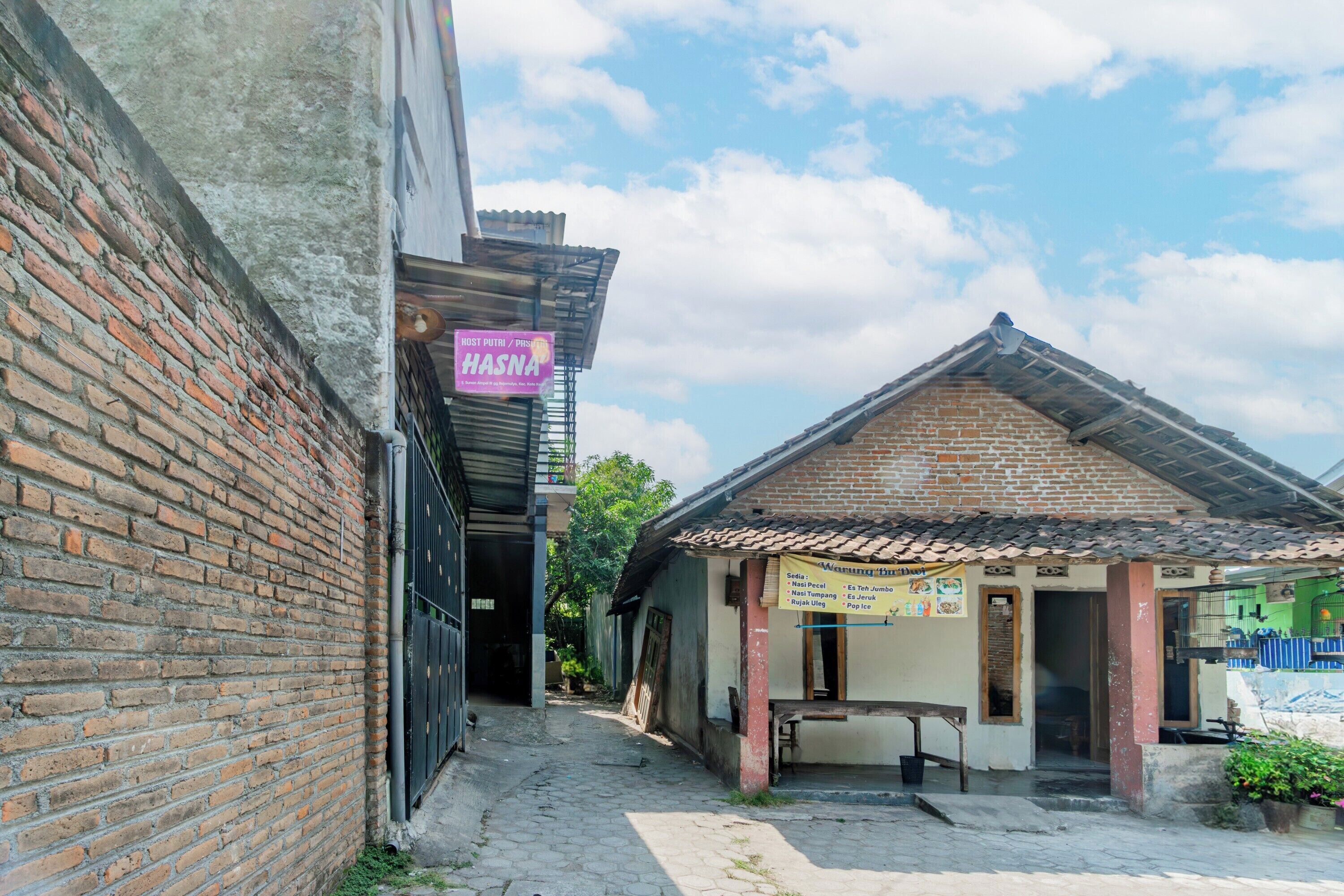 Spot On 93967 Hasna Guest House Syariah