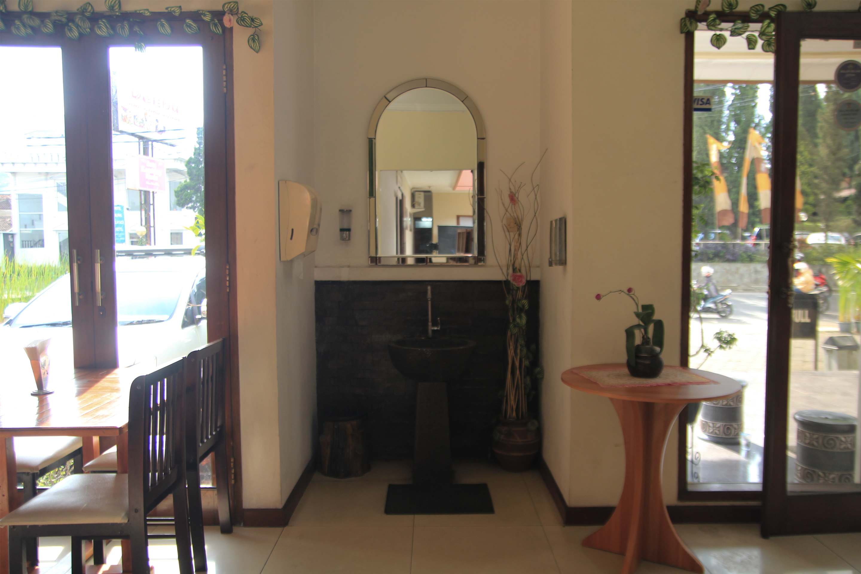 Hotel Hikmat Indah By OYO Rooms