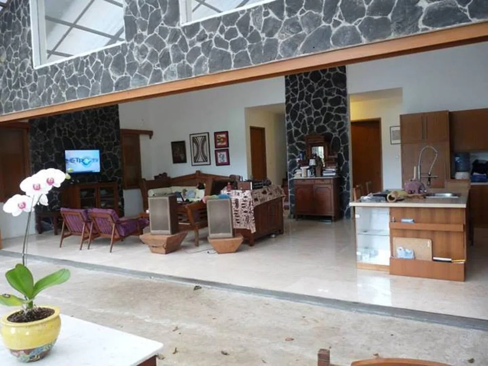 Ronia Mountain Villa Lembang