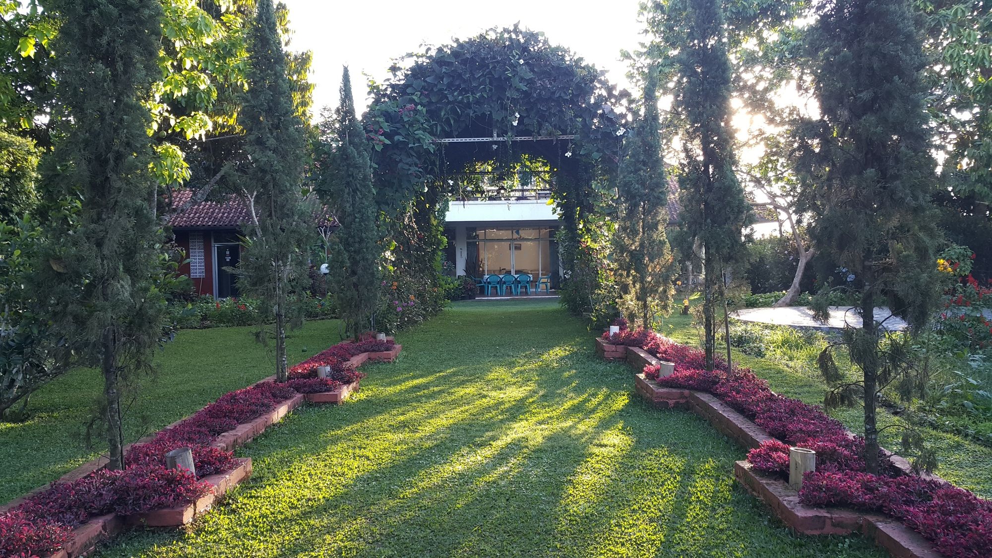 Vila Bunga Merah Gelatik