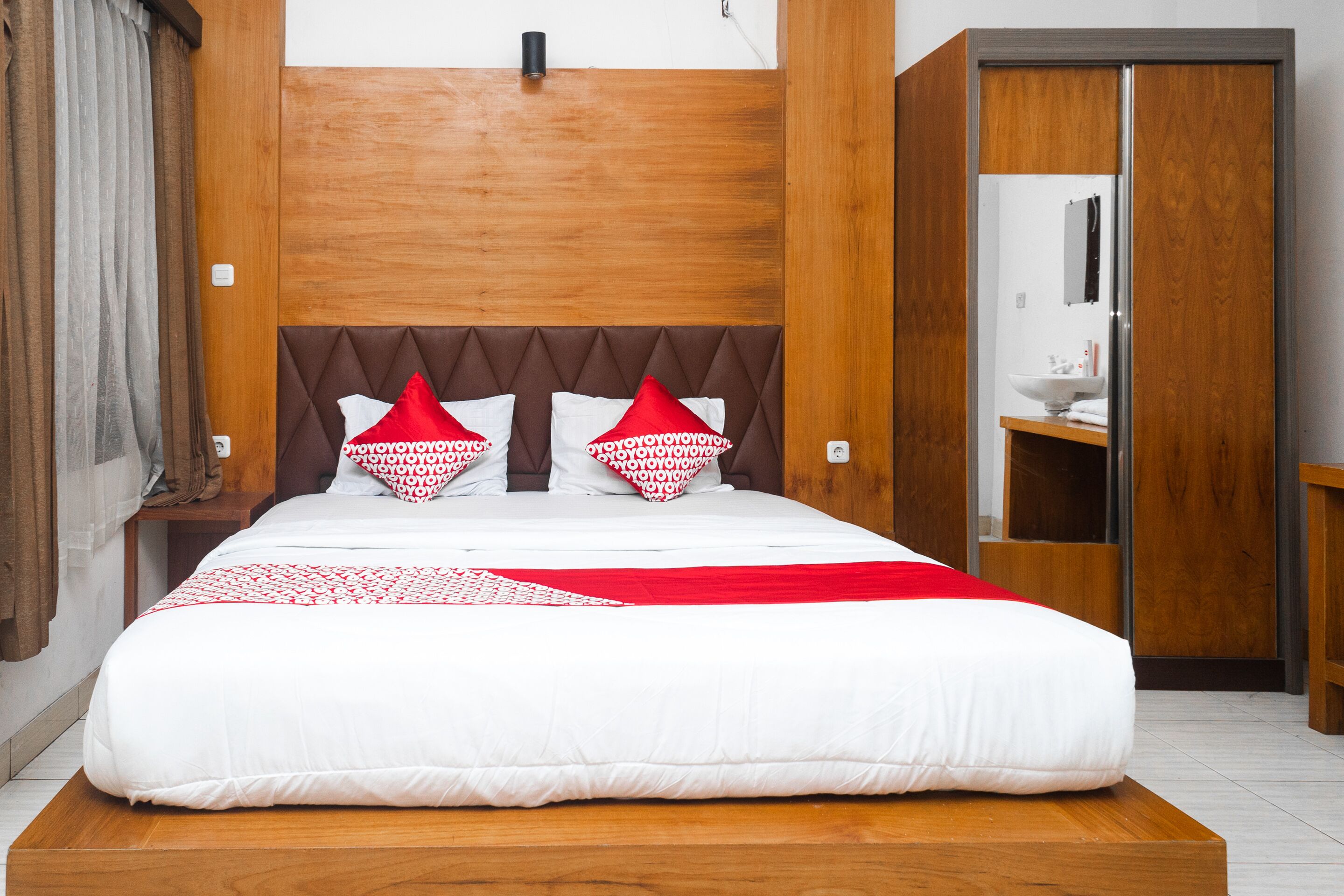 Wisma Family Raya by OYO Rooms