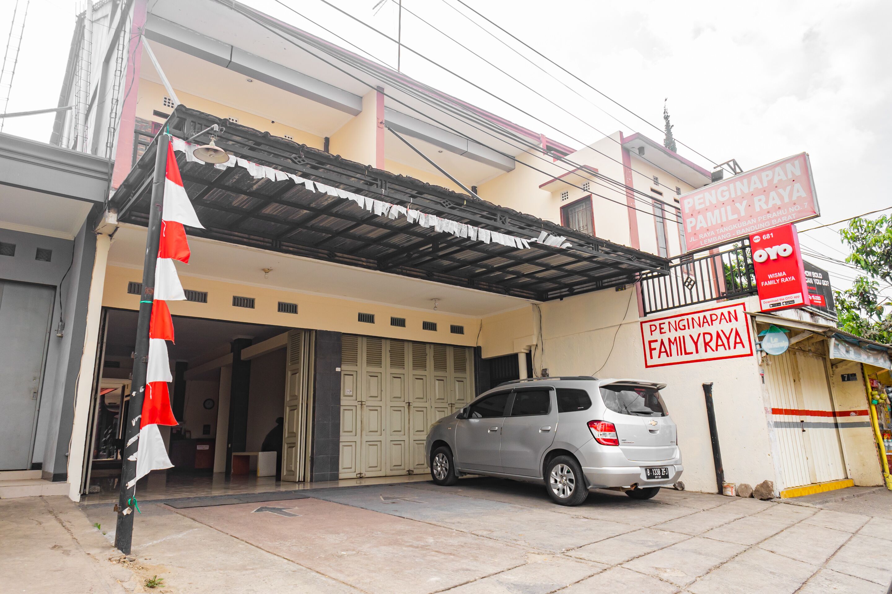 Wisma Family Raya by OYO Rooms