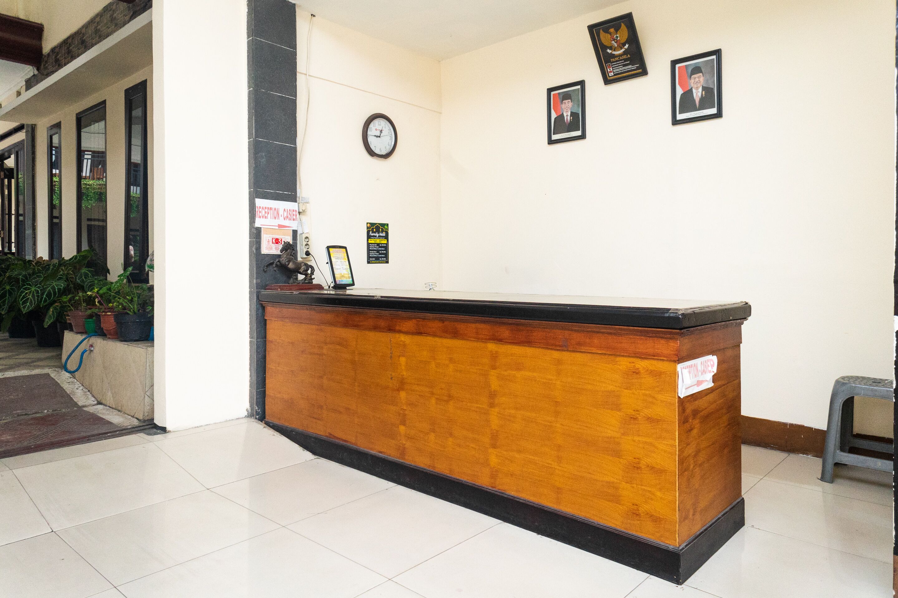 Wisma Family Raya by OYO Rooms