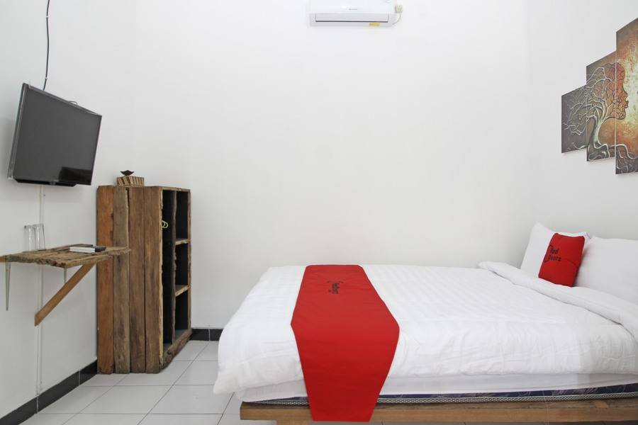 RedDoorz Near Akmil Magelang