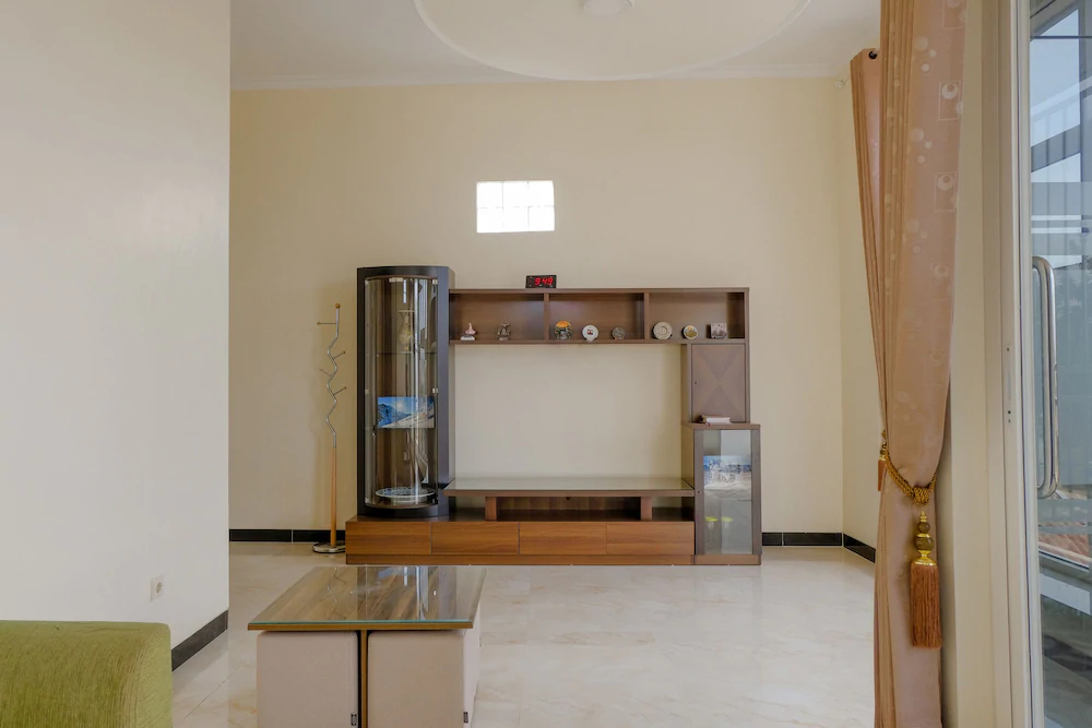 Alif Family Residence by OYO Rooms