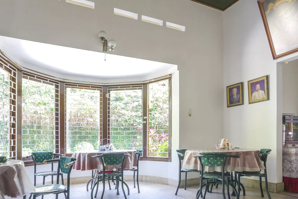 Armyn Luxury Guest House by RedDoorz