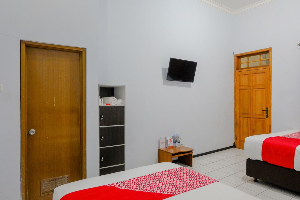 Ciliwung Family Residence by OYO Rooms