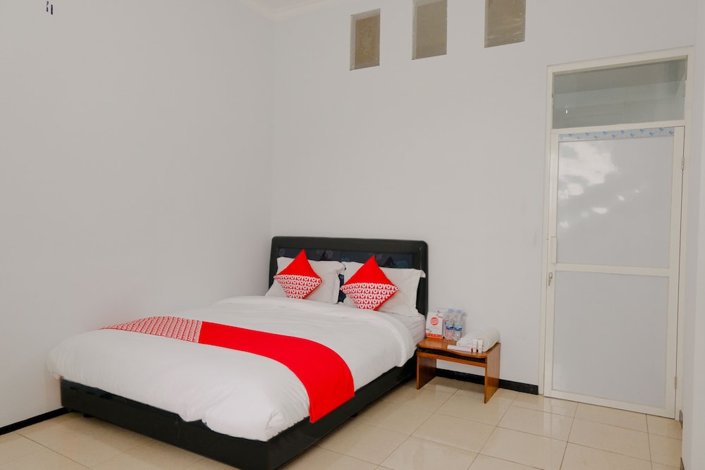 Ciliwung Family Residence by OYO Rooms