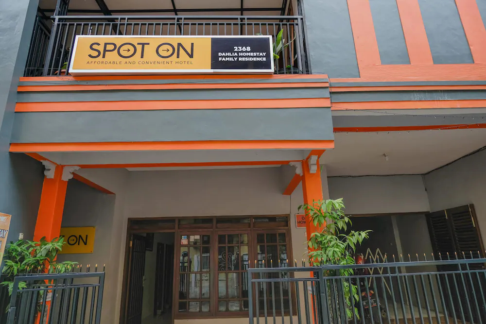SPOT ON 2368 Dahlia Homestay Family Residence