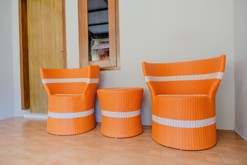 SPOT ON 2368 Dahlia Homestay Family Residence