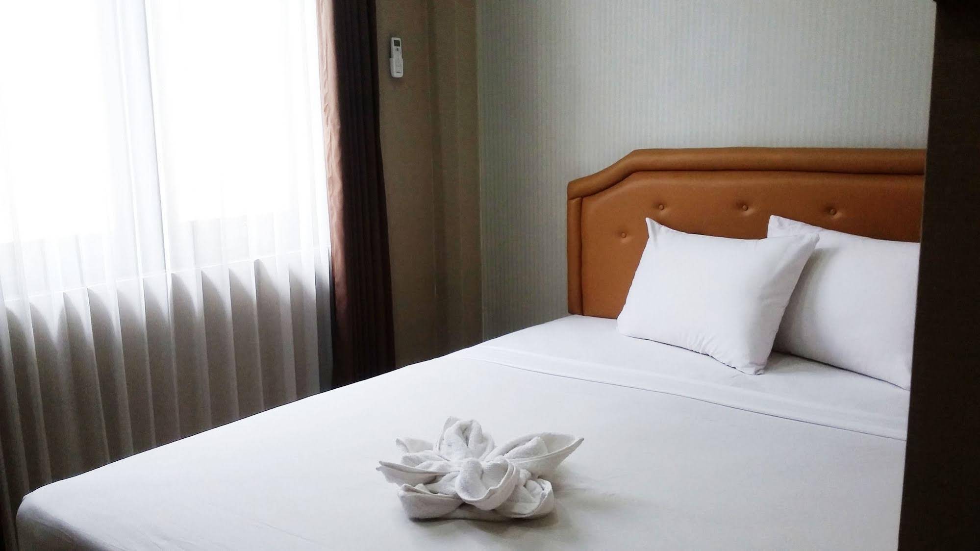 Urbanview Hotel De Kopen Malang By Reddoorz