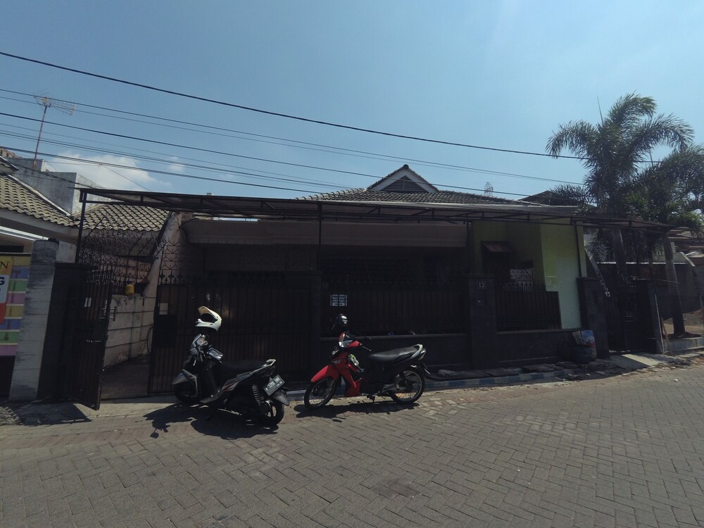 Green House by OYO Rooms