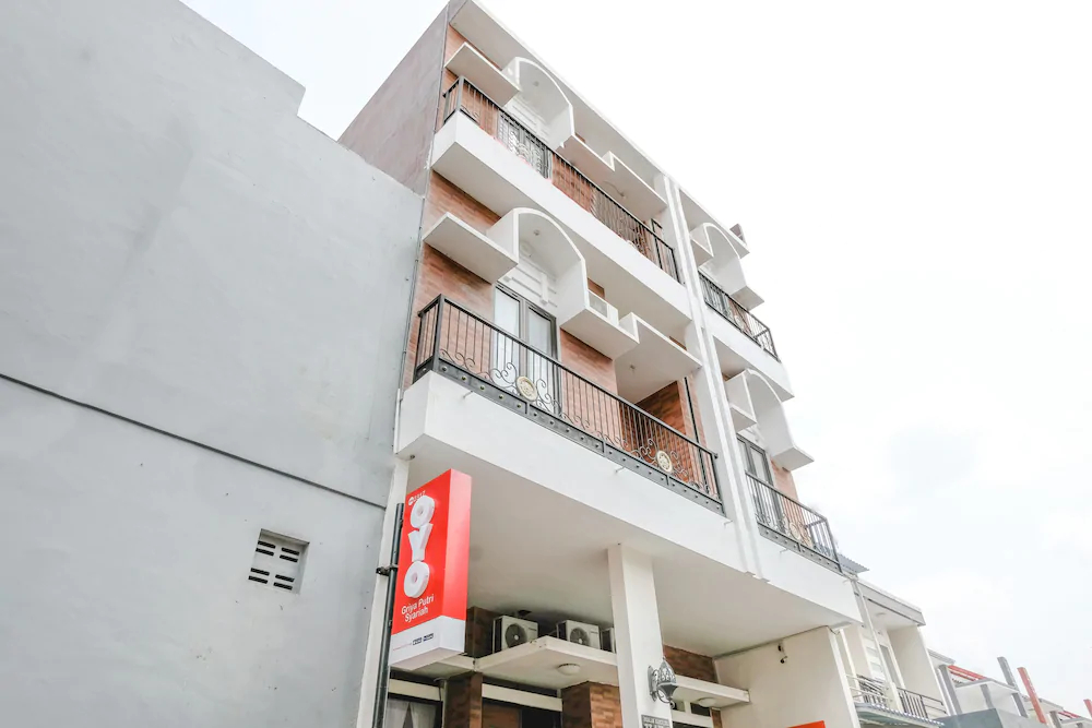Griya Putri Syariah by OYO Rooms