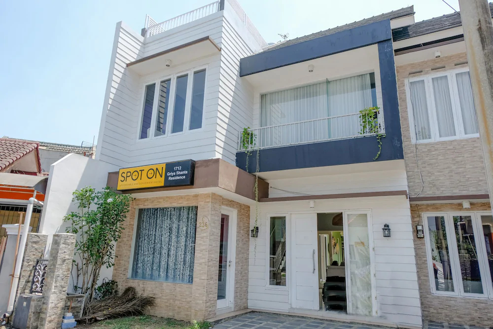 Griya Shanta Residence by OYO Rooms