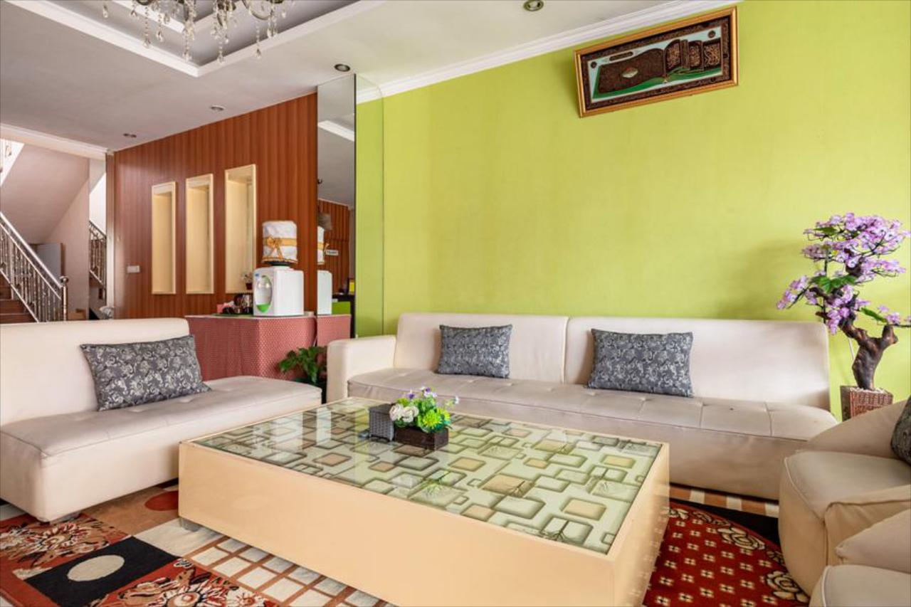 Hasanah Guesthouse by RedDoorz