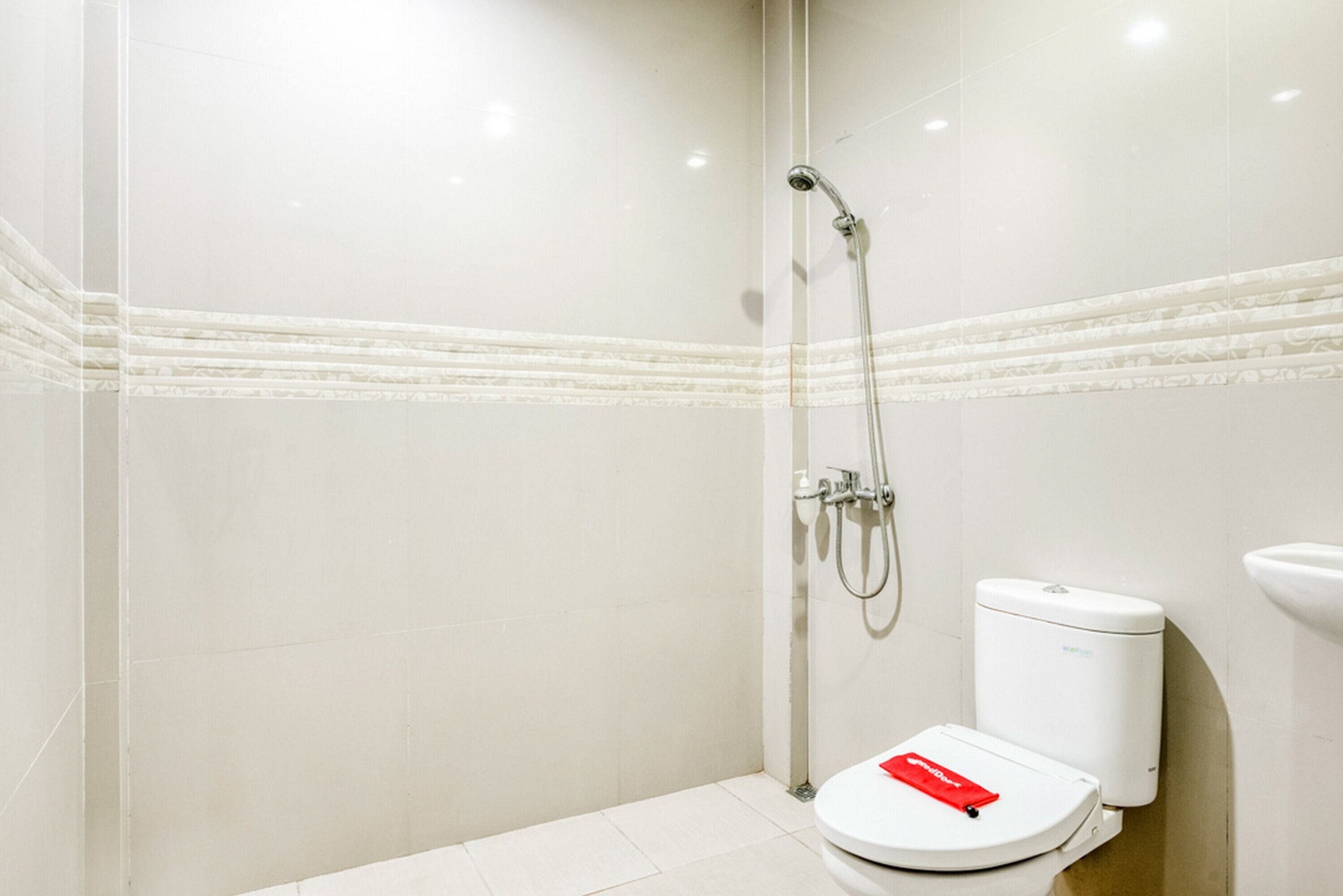 Hasanah Guest House Gajayana by Reddoorz