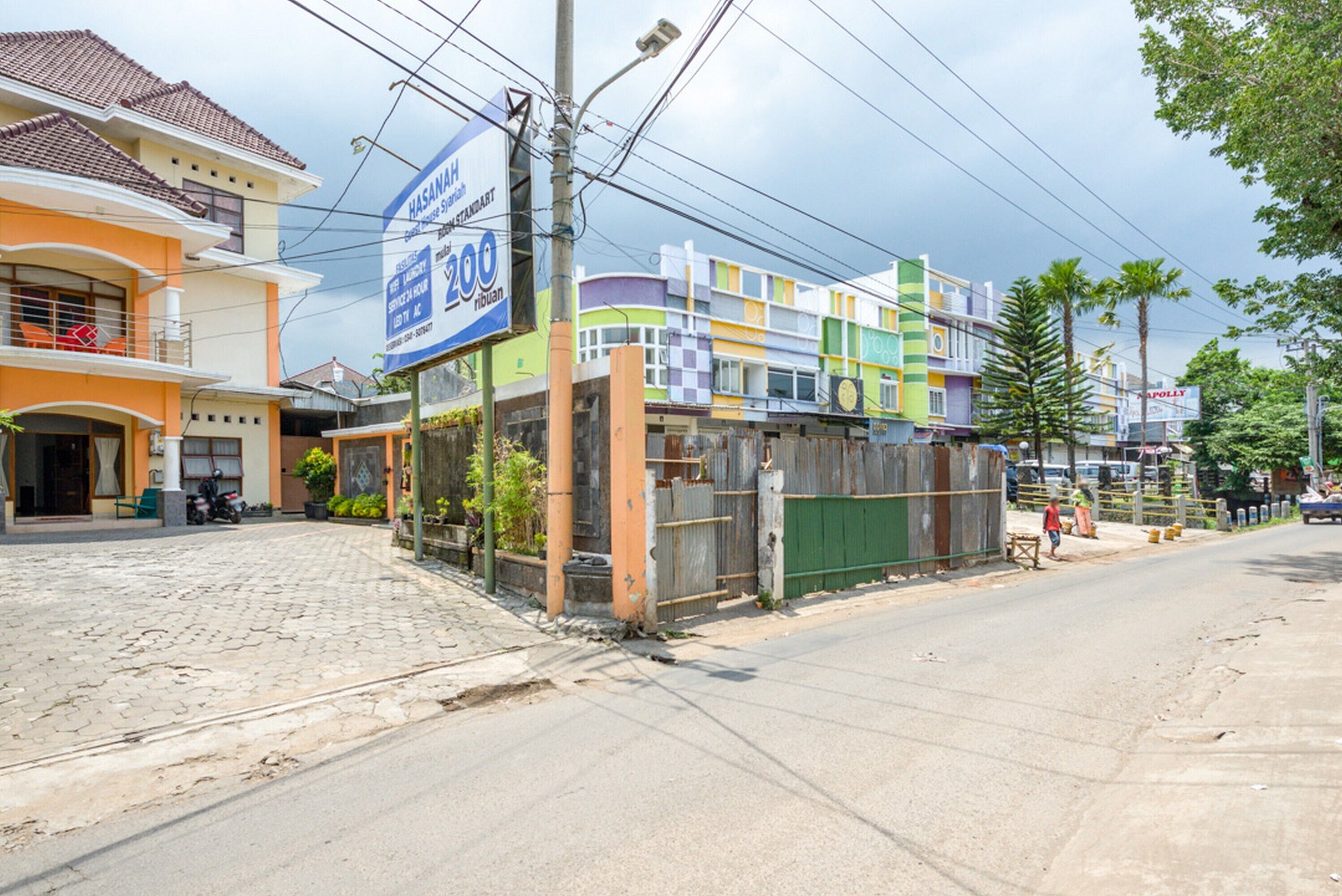 Hasanah Guest House Gajayana by Reddoorz