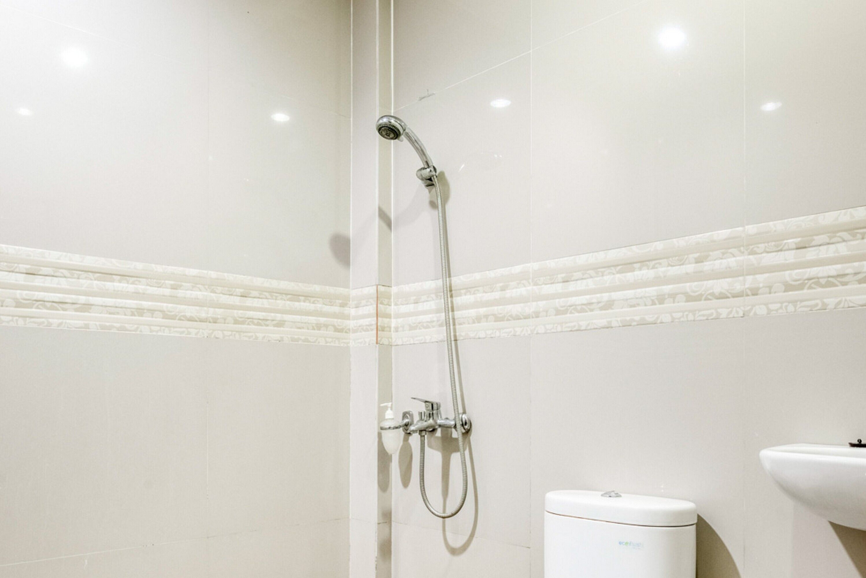 Hasanah Guest House Gajayana by Reddoorz