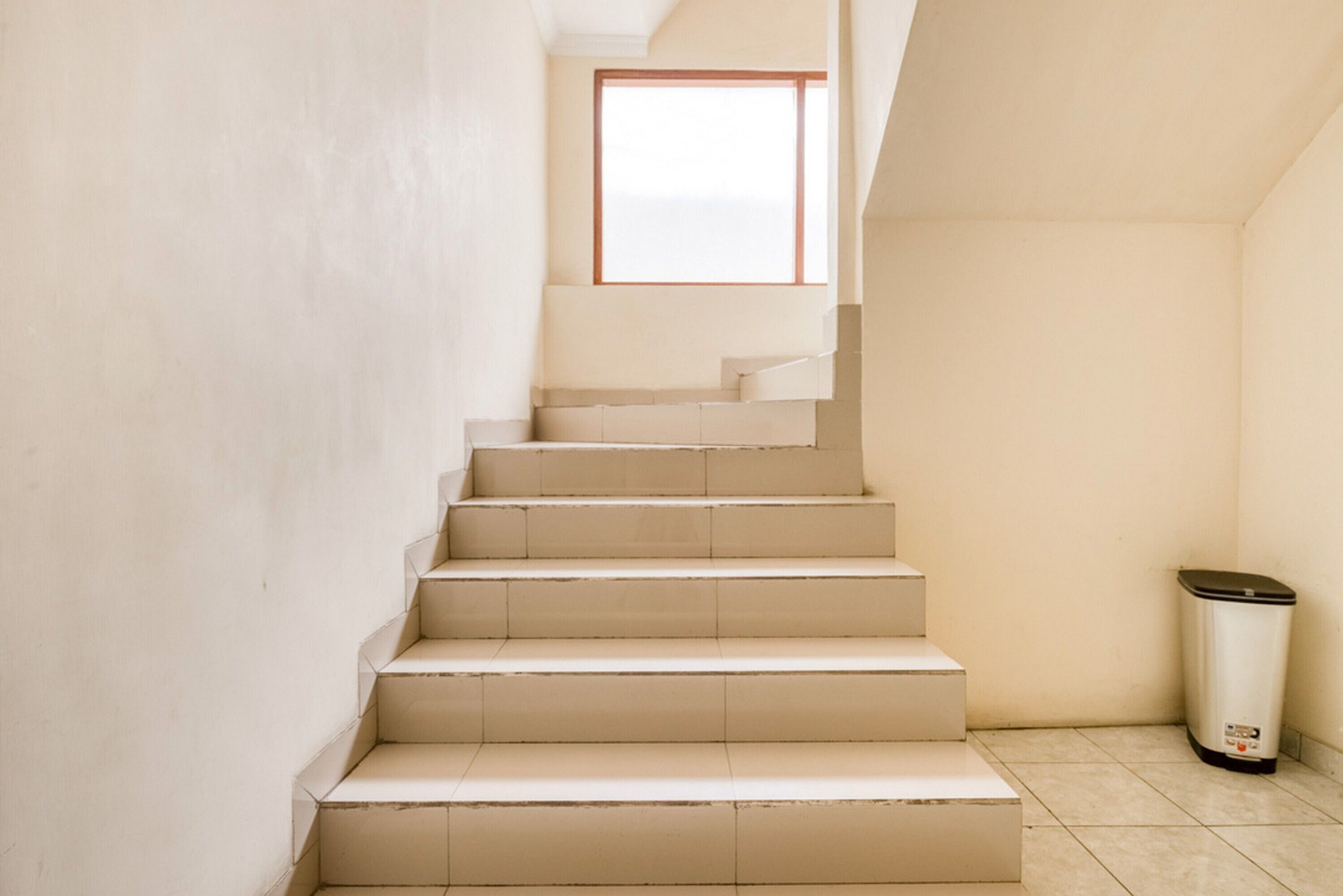 Hasanah Guest House Gajayana by Reddoorz