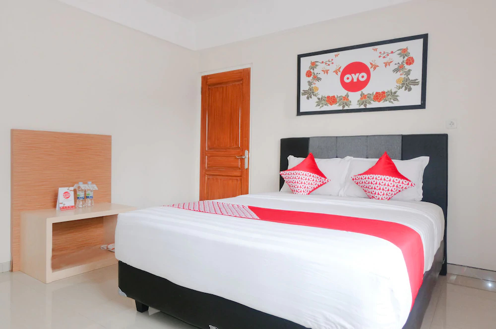 Hasanah Guest House Syariah De Saphire by OYO Rooms