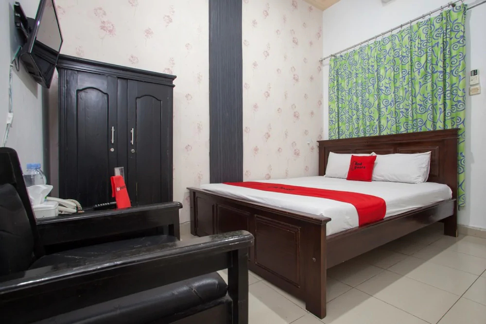 Hotel Santana Syariah by RedDoorz