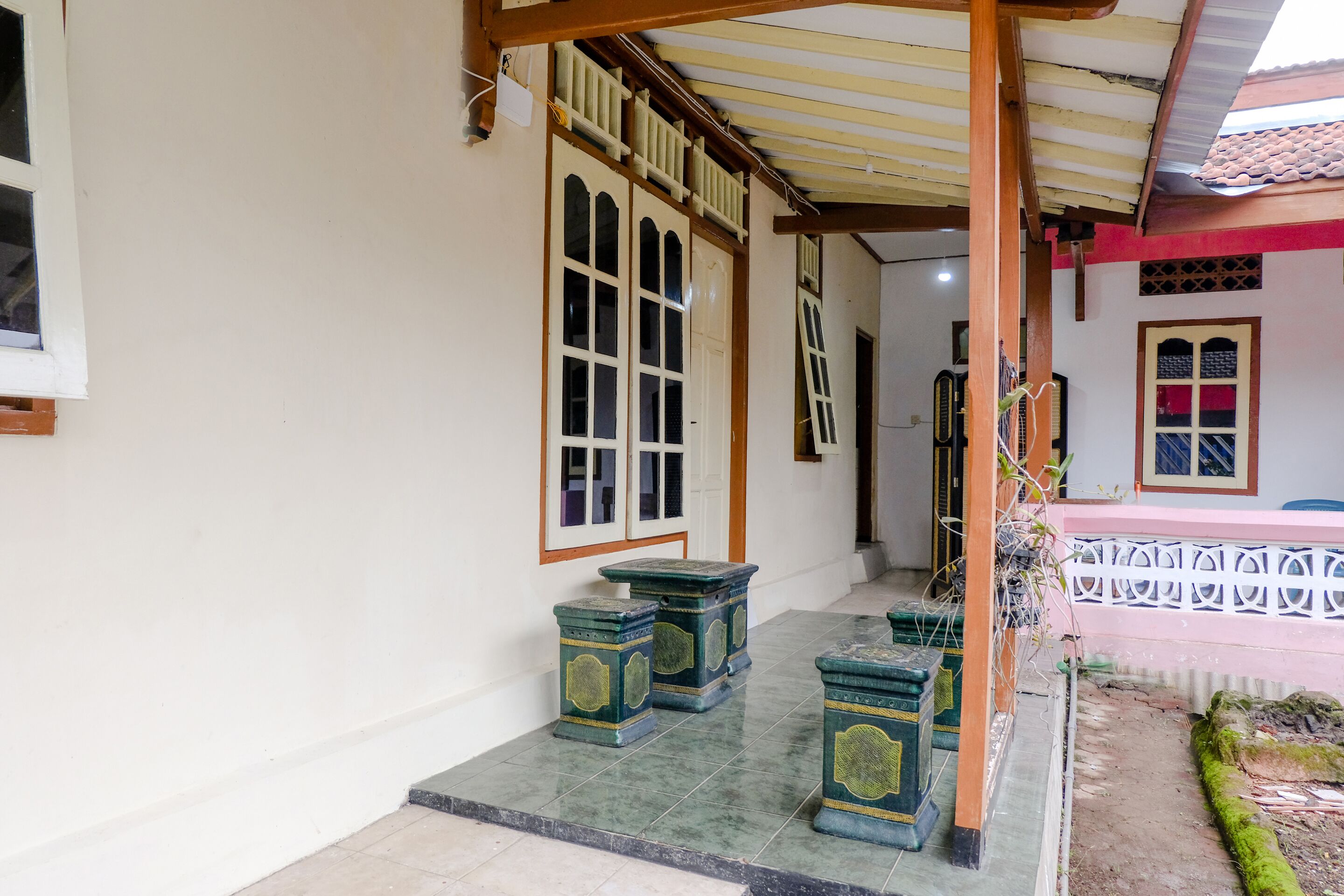 Madani Family Residence Syariah by OYO Rooms