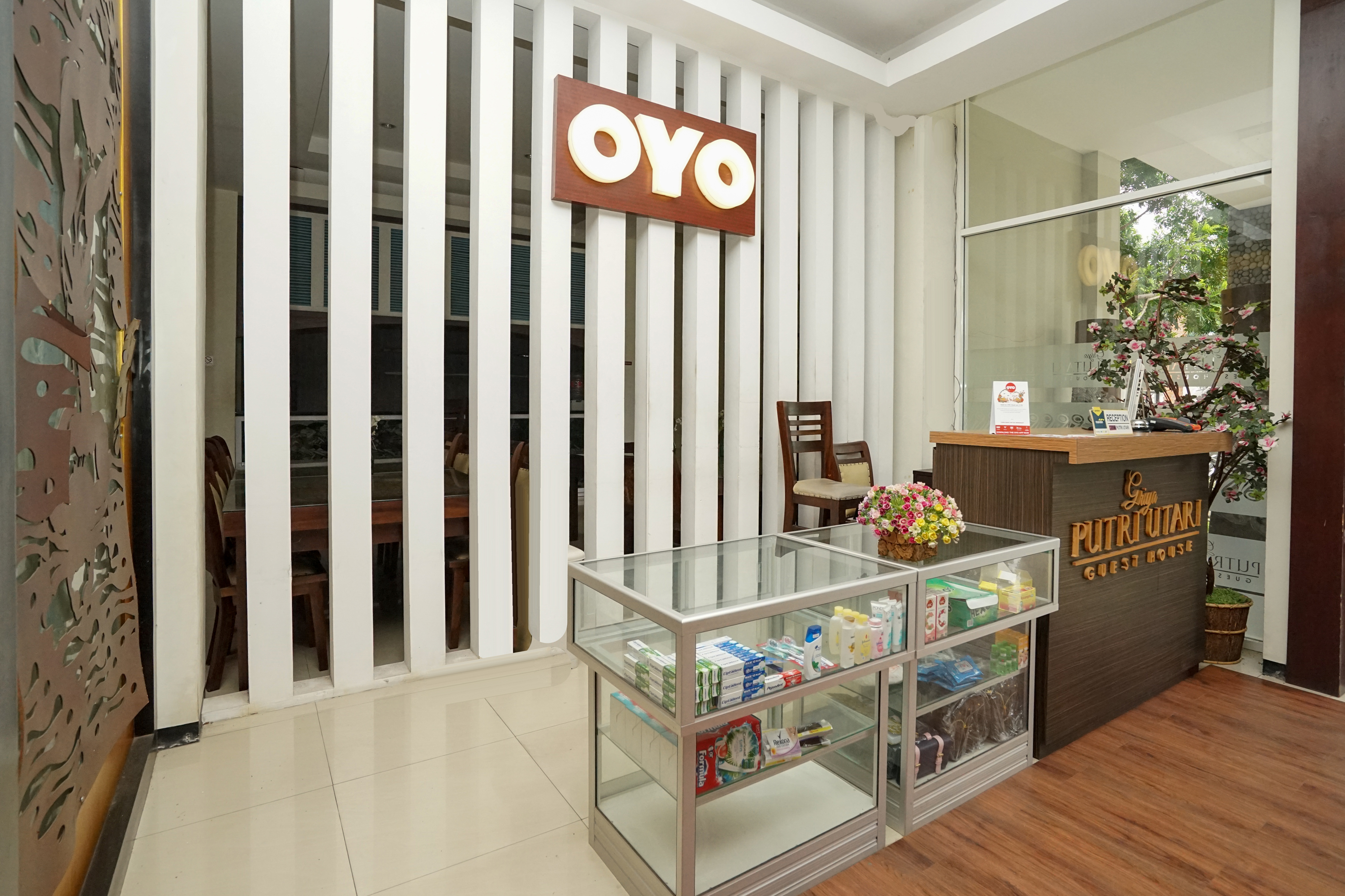 OYO 282 Putri Utari Guest House