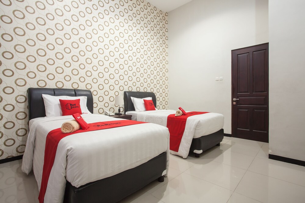 RedDoorz near Taman Rekreasi Sengkaling