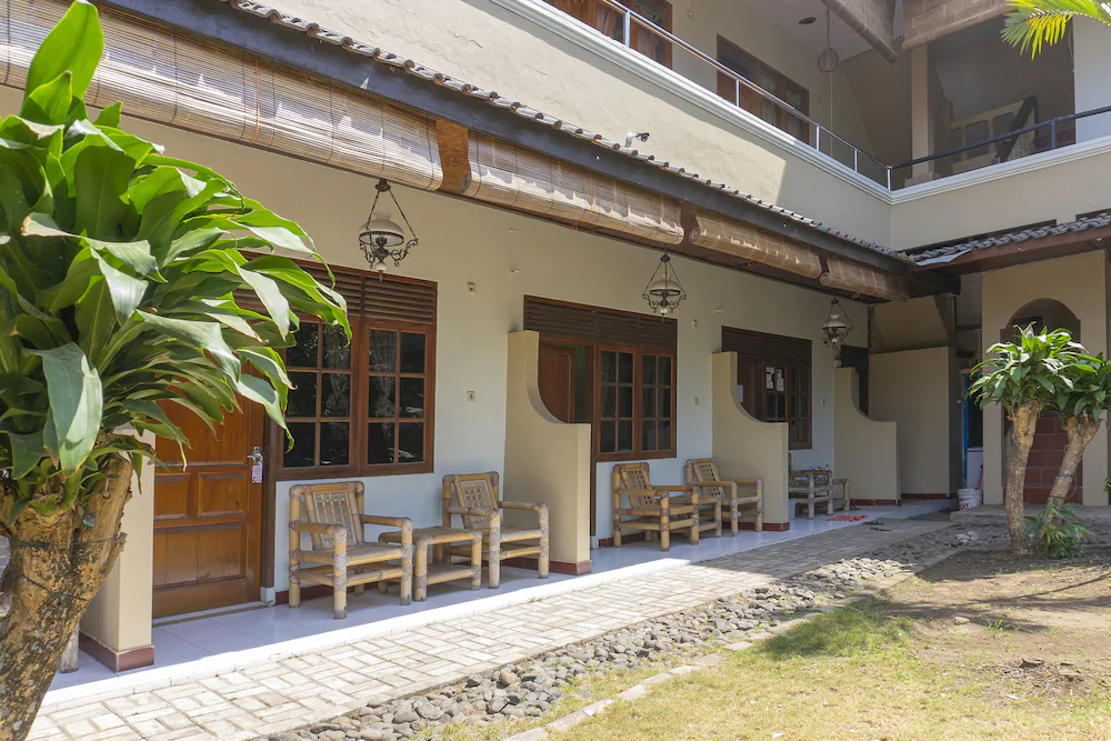 Cahaya Guest House by OYO Rooms