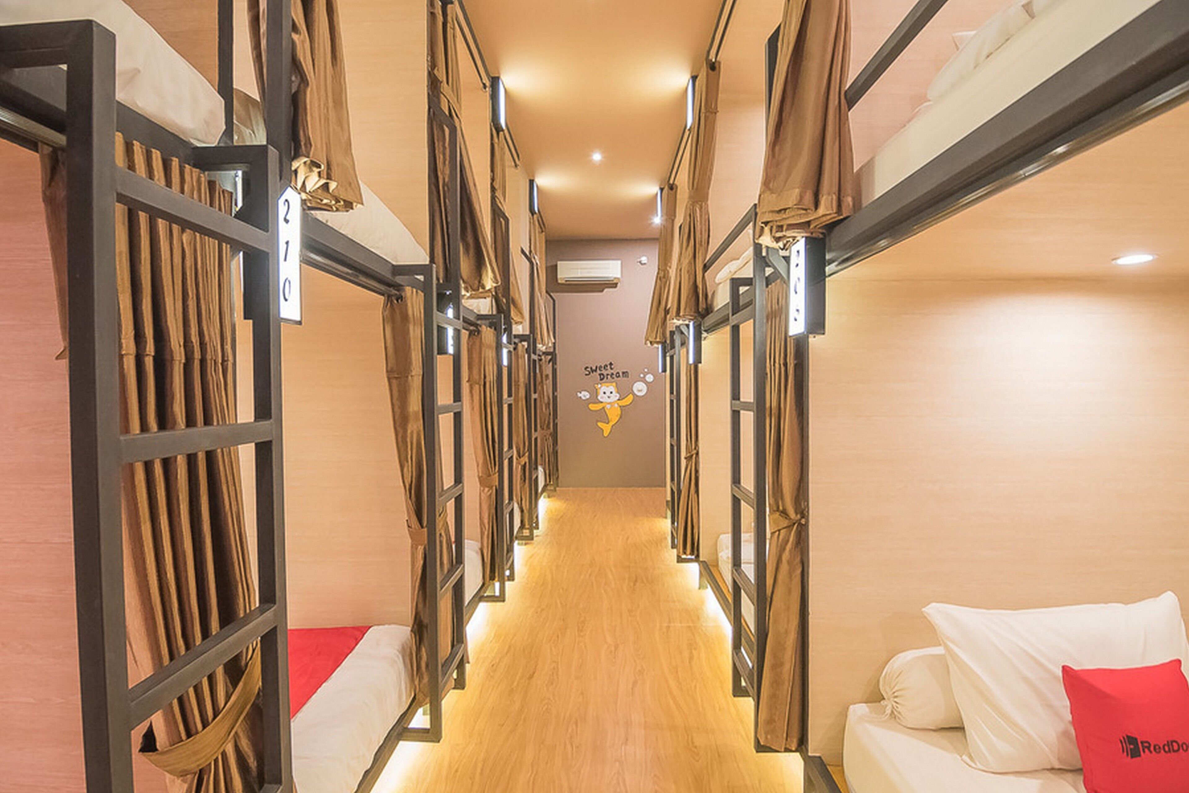 VK Pods Pangandaran - Hostel by RedDoorz