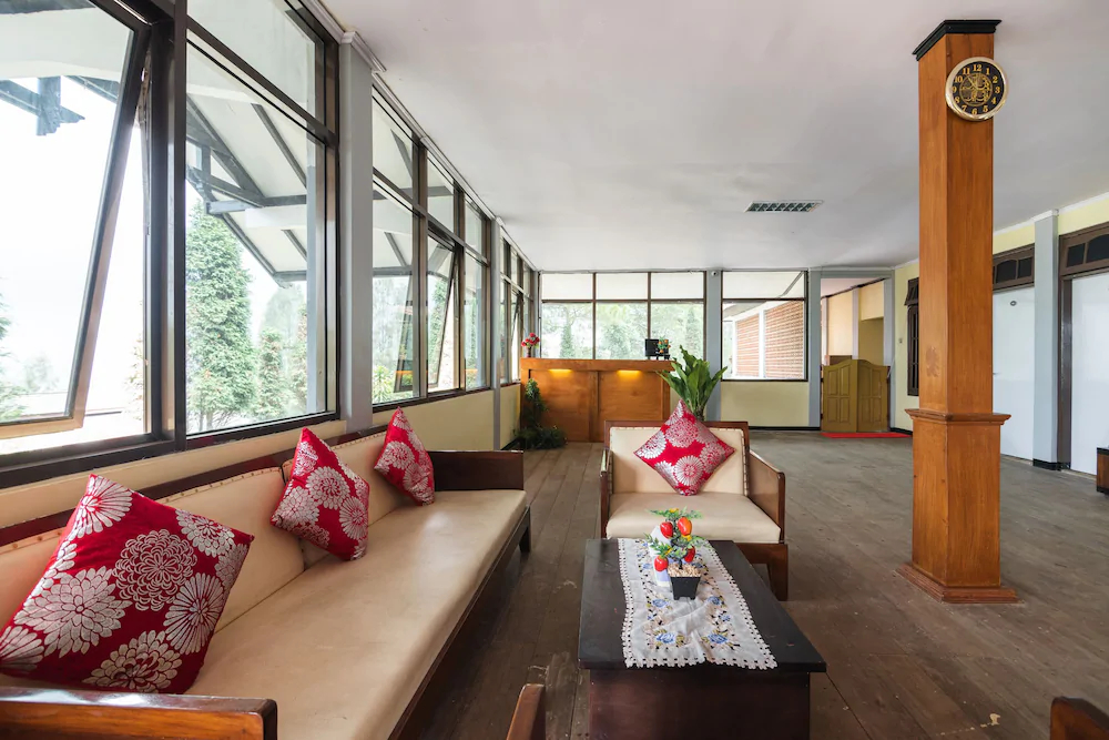 Intan Bromo Homestay by OYO Rooms