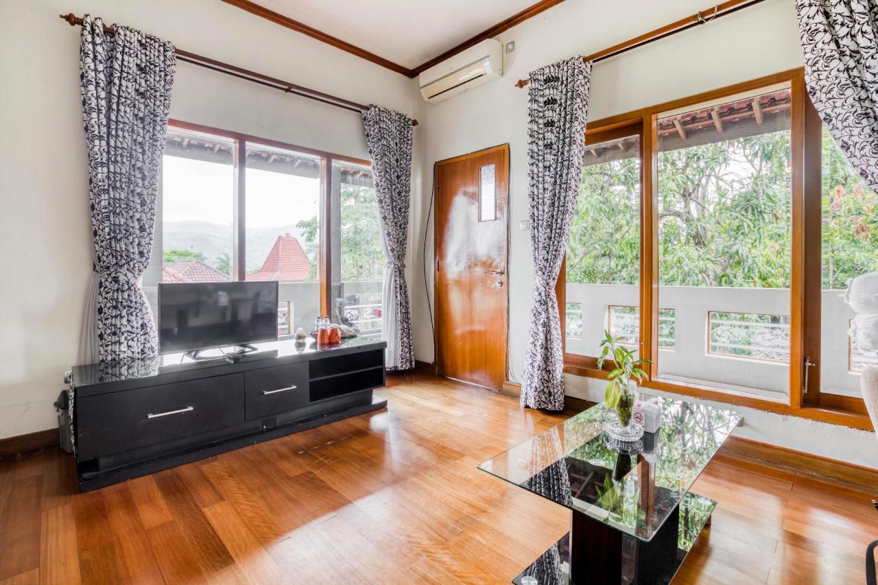 Waroeng Daoen by RedDoorz