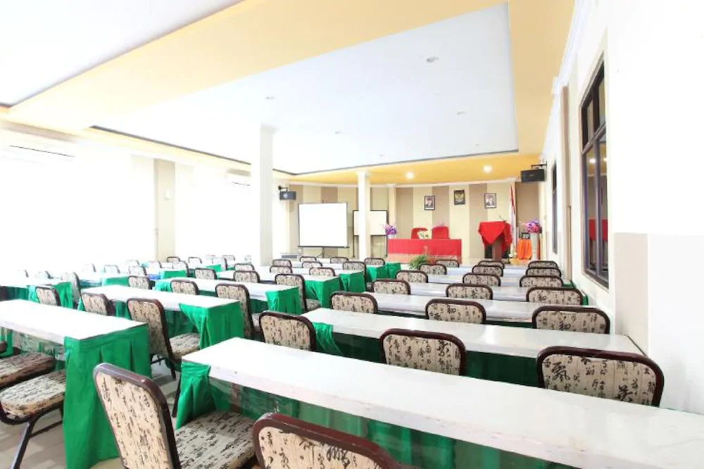 Akasia Hotel Syariah by OYO Rooms
