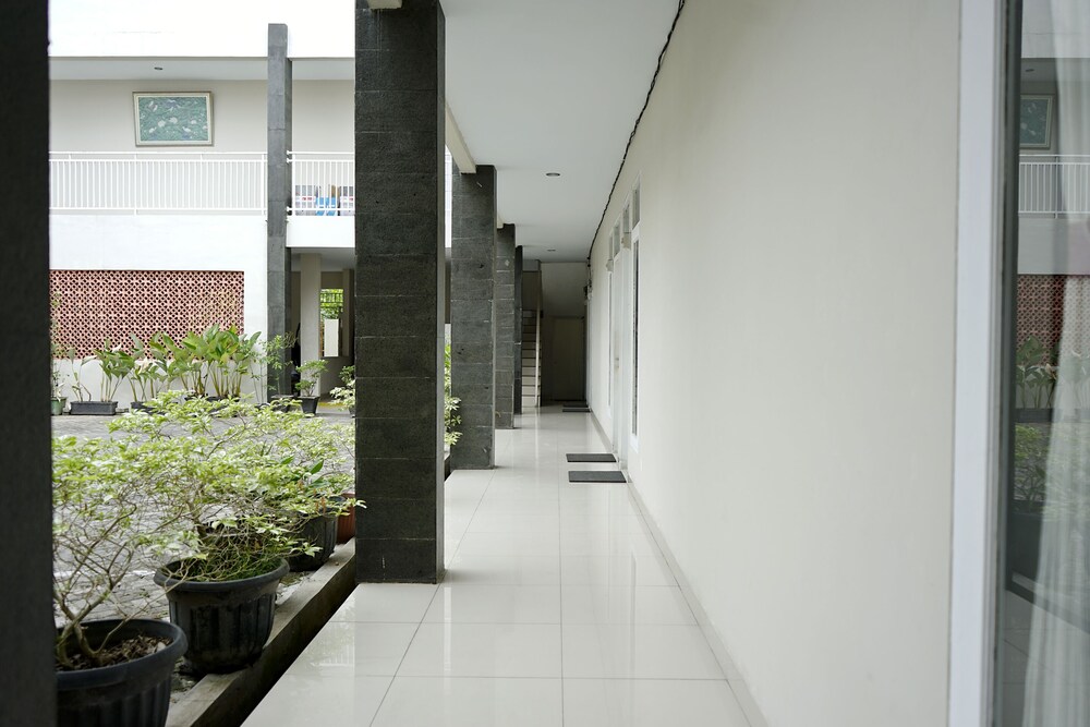 Home Sty Residence by OYO Rooms