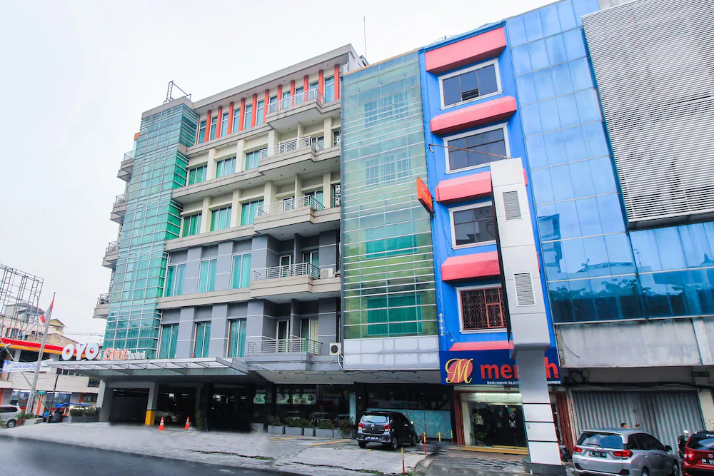 iShine Hotel by OYO Rooms